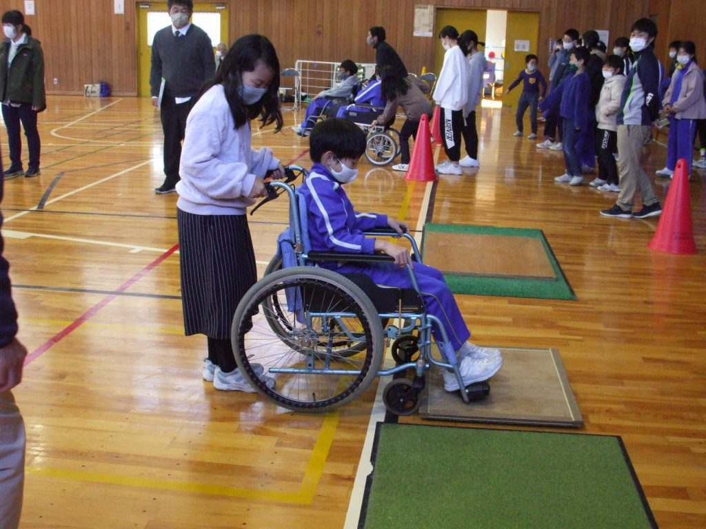 筑北小学校WEBより